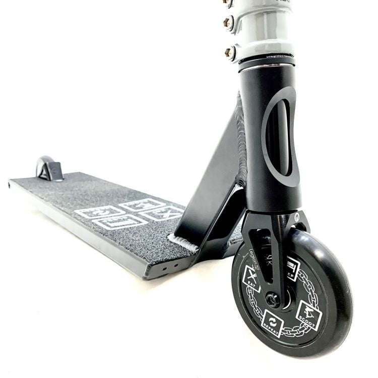 Custom koloběžka Striker Freescoot